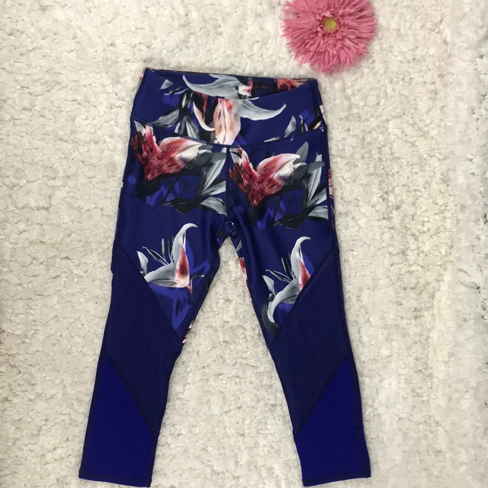 Fabletics salar mesh powerhold Capri Gym Yoga Pant